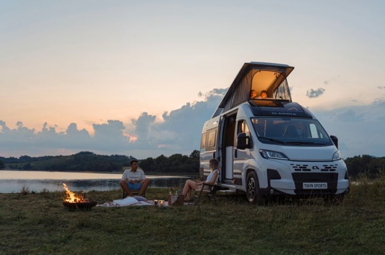 Adria Twin Sport - bybobil med hevetak