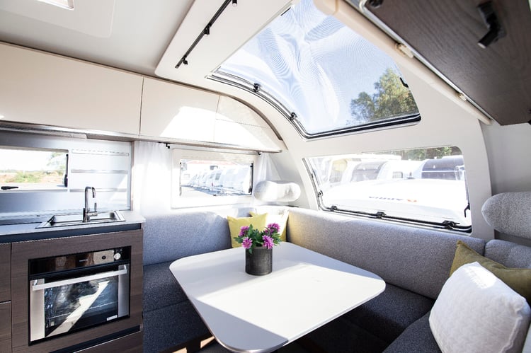 Velger du Adria Alpina for du en campingvogn med store vinduer 