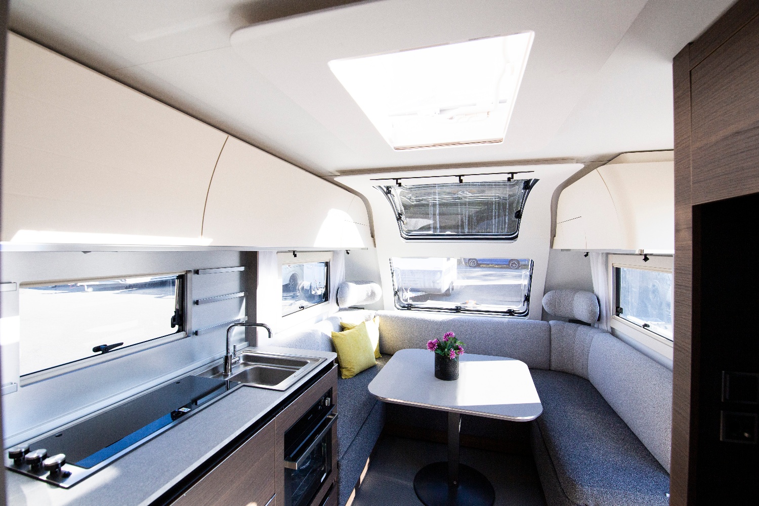 Velger du Adria Alpina for du en campingvogn med store vinduer 