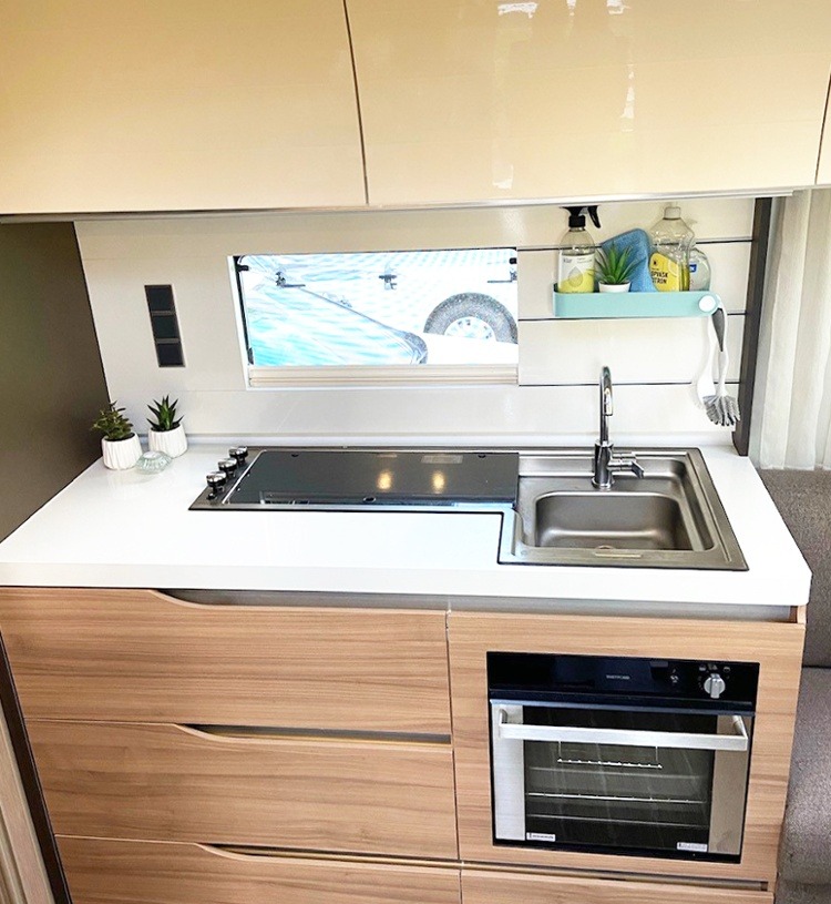 Sette Inn Stekeovn I Campingvogn () Sette Inn Stekeovn I Campingvogn