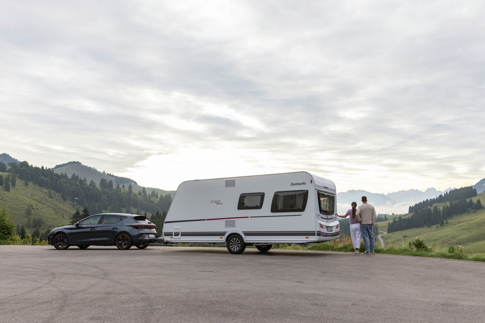 Dette du må vite om vekt og førerkort for campingvogn og elbil.
