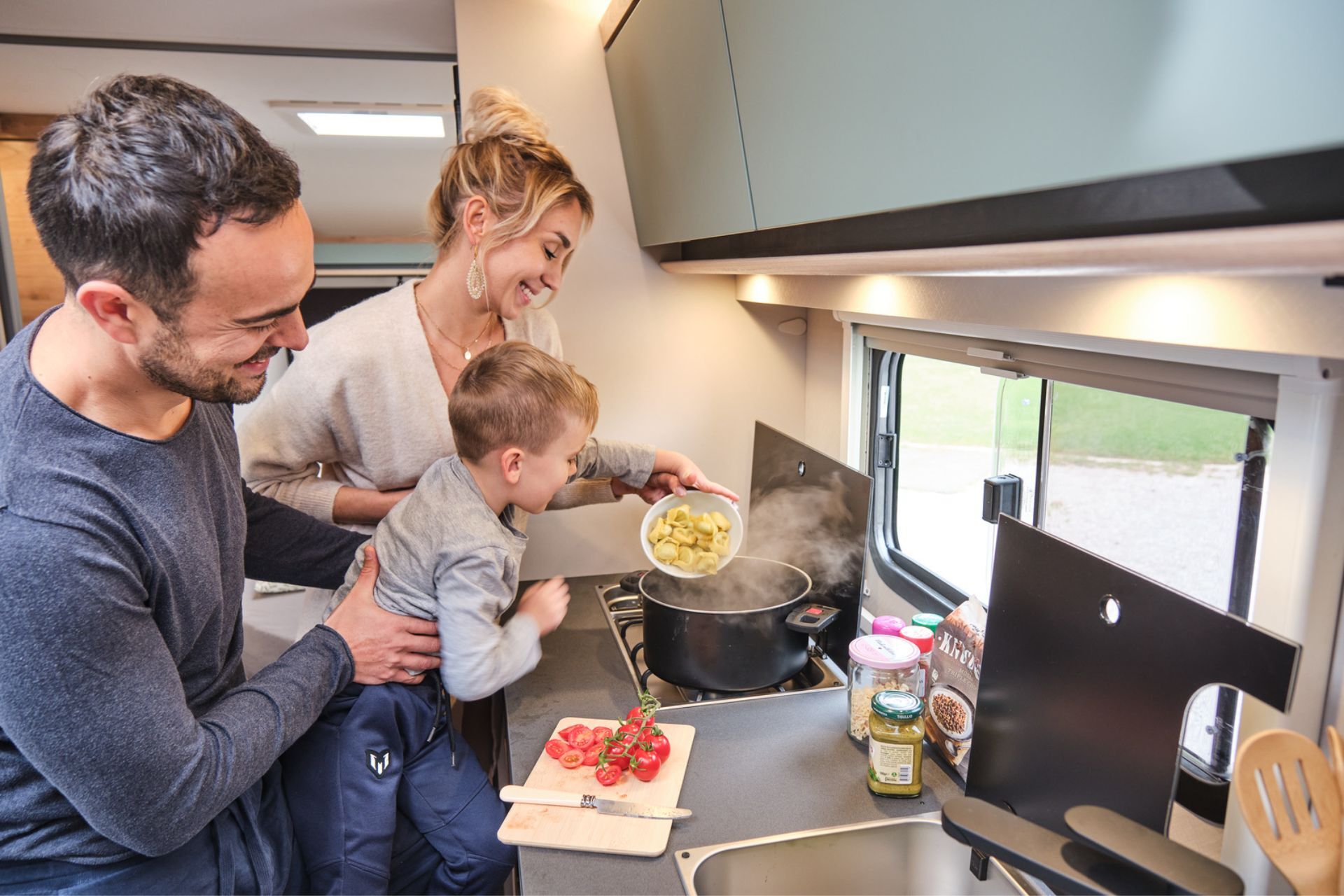 Lette, familievennlige campingvogner som elbilen kan trekke